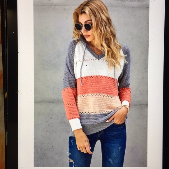 Beautiful Long sleeve color block top - Picture 2 of 5